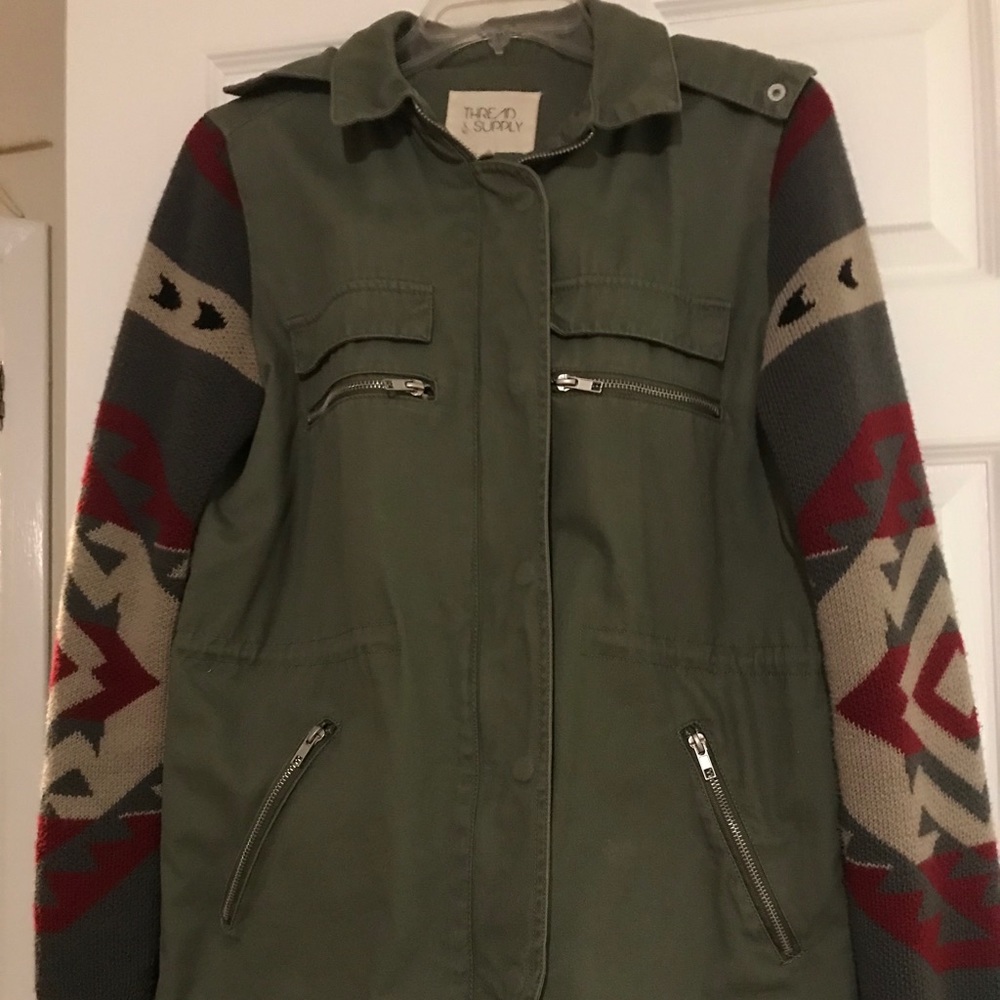 Women’s hooded jacket.